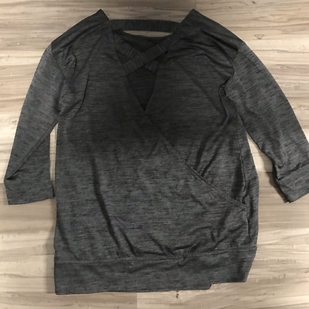Long sleeve athletic/workout top